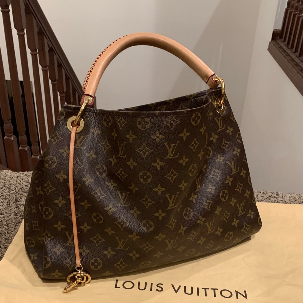 Louis Vuitton Artsy MM